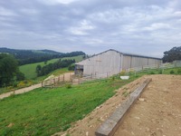 Nous sommes au Domaine Le Piefaud à l'Elevage du Moulin géré par Guylaine et Fabien PRADEILLES.